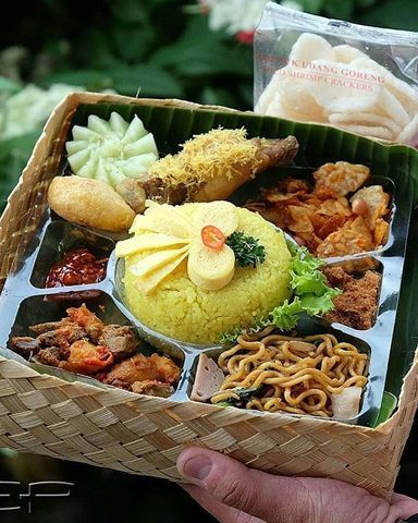 1. Galeri 21 Daoen Djati Culinary 08123275742